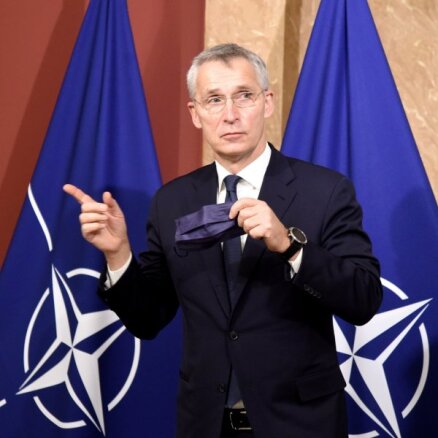 Stoltenbergs: NATO gatava izvietot pilnvērtīgus militāros spēkus austrumu flangā