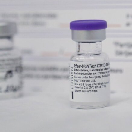 'Pfizer' vakcīna pret koronavīrusa omikrona paveidu varētu būt gatava martā