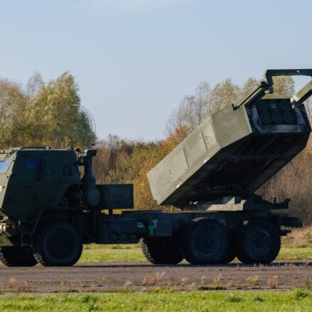 ASV nosūtīs Ukrainai modernas raķešu sistēmas, apstiprina Baidens