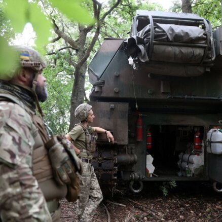 Ukrainas pretuzbrukums Hersonā uzņem apgriezienus, ziņo britu izlūki
