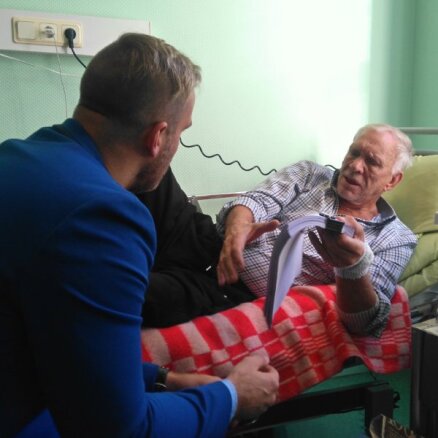 Krūmiņš intervijā Kivičam no slimnīcas gultas: par aizturēšanu, KNAB un cietuma dzīvi