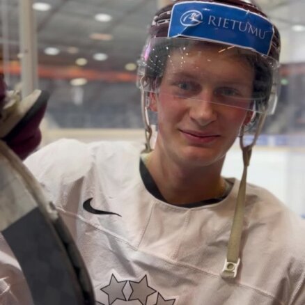 Darels Dukurs pirms debijas Latvijas hokeja izlasē satraukumu nejūt