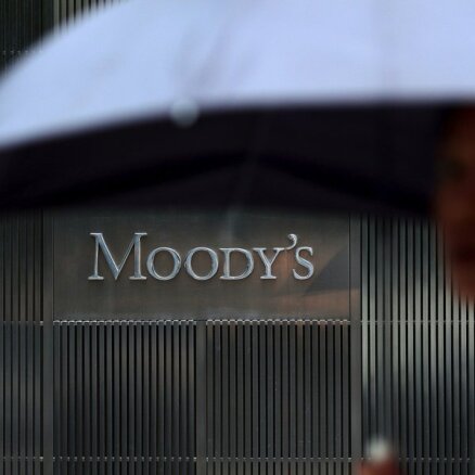 'Moody's' samazina Krievijas kredītreitingu un paredz 7% ekonomikas kritumu