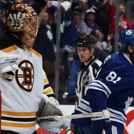 'Bruins' atkal zaudē 'Maple Leafs'; sērijas uzvarētāju noskaidros septītajā spēlē