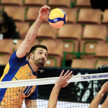Uģa Krastiņa vadītā Ukrainas izlase iekļūst pasaules volejbola čempionāta izslēgšanas spēlēs
