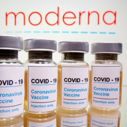 Pavļuts: rudenī iedzīvotājus varētu vakcinēt pret Covid-19 ar uzlabotām 'Moderna' vakcīnām