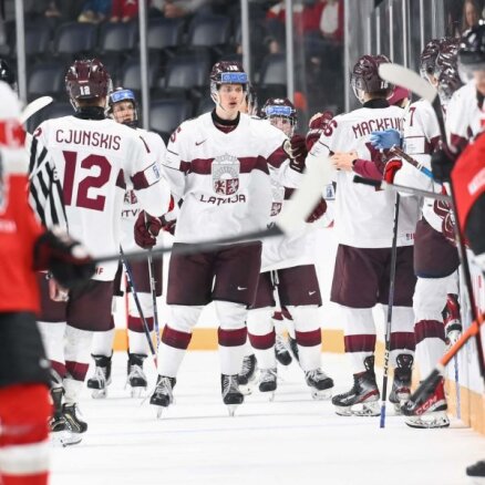 Latvijas U-20 hokejisti uzzinājuši pretiniekus nākamā gada pasaules čempionātam