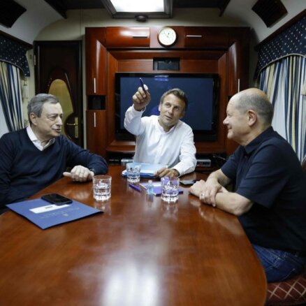 Vācijas, Francijas un Itālijas līderi ar vilcienu devušies uz Kijivu