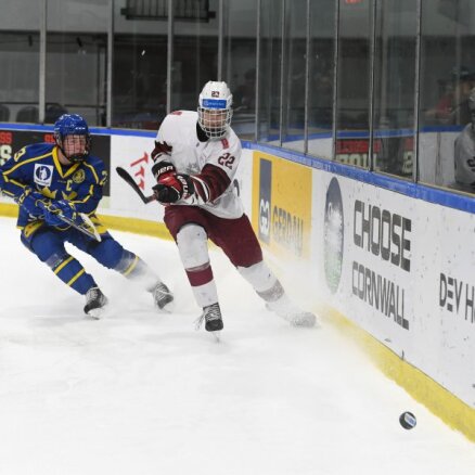 Latvijas U-18 hokeja izlase Pasaules junioru izaicinājuma turnīrā cieš sagrāvi pret ASV izlasi