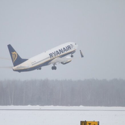 'Ryanair' atlaiž pilotu, kurš televīzijā apšaubījis lidmašīnu drošību