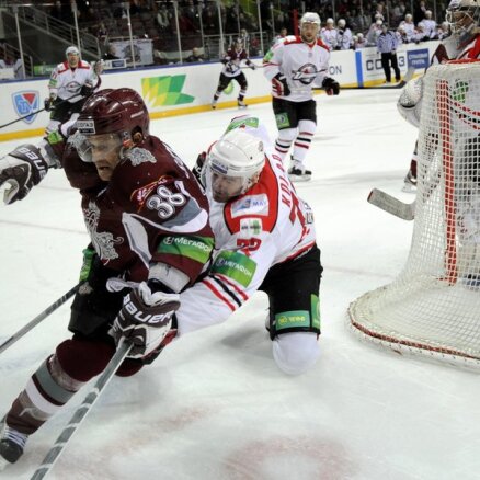Rīgas 'Dinamo' gūst četrus vārtus un izlīdzina rezultātu KHL Cerības kausa sērijā