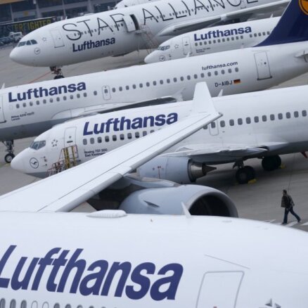 Пассажир рейса Lufthansa попытался открыть дверь в полете