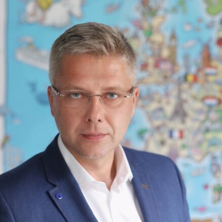 Ušakovs: pret Ukrainu noziedzīgi cīnās Kremlis, nevis krievu tauta vai padomju karavīri