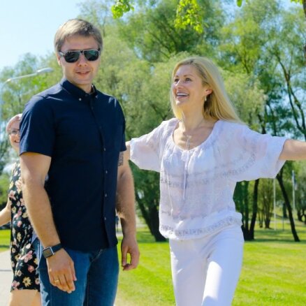 Foto: Nils Ušakovs ar sieviņu Lucavsalā lec klasītes