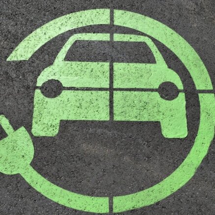 Nākotne ir elektriska: Baidens nosaka mērķi būtiski palielināt elektroauto pārdošanas apjomu