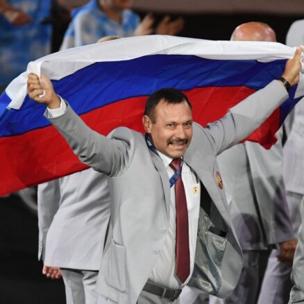 Несший флаг РФ член делегации Беларуси лишен аккредитации Паралимпиады