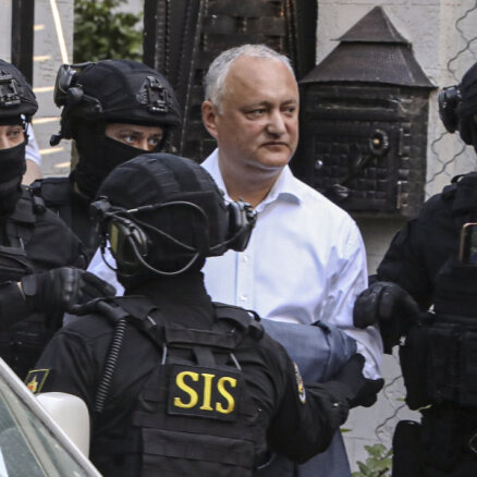 Moldovas eksprezidentam Dodonam tiesa nosaka mājas arestu