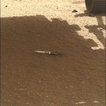 Marsa rovers sagatavojis pirmo dāvanu nosūtīšanai uz Zemi