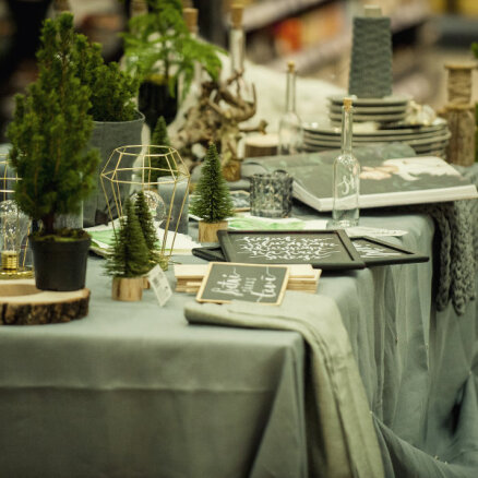 Kā radīt svētku noskaņu un mūsdienīgi klāt galdu – stāsta dekoratore Baiba Prindule