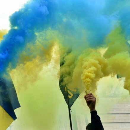 Ukrainā no ASV ieradusies lidmašīna ar 84 tonnām patronu; Lielbritānija sola finansiālu palīdzību