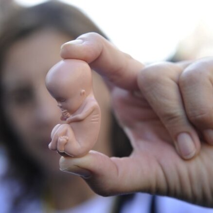 Исследование: 25% женщин соглашаются на аборт из-за давления партнера