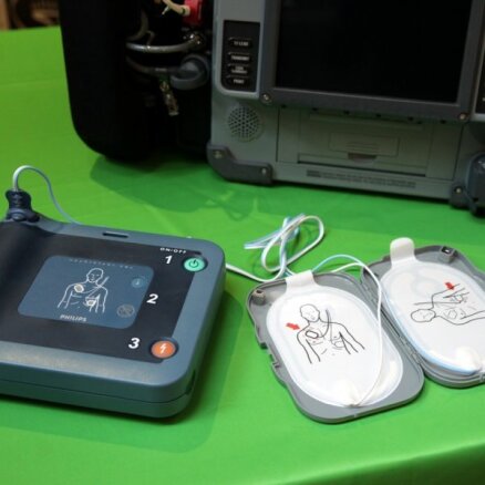 2024. gadā plāno paplašināt pieeju automatizētiem ārējiem defibrilatoriem