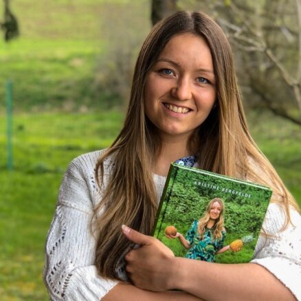 Kāpēc imitēt vistu stilbiņus un gaļas cepeti? Saruna ar grāmatas 'Vegāns virtuvē' autori