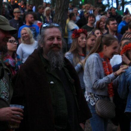 Foto: Tūkstoši bauda 'Positivus' noslēdzošo dienu