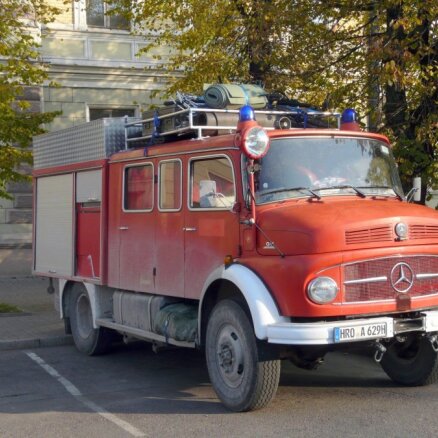 Что делает эта замечательная датская пожарная машина в Риге?