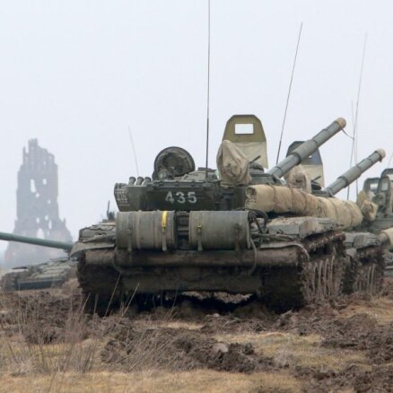 Krievija sāk militārās mācības Ukrainas pierobežā