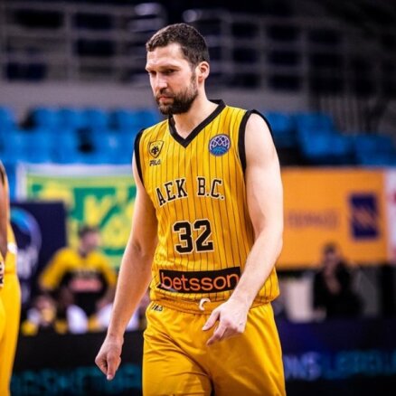 Strēlnieks kaldina AEK uzvaru FIBA Čempionu līgas 'play-in' pirmajā spēlē