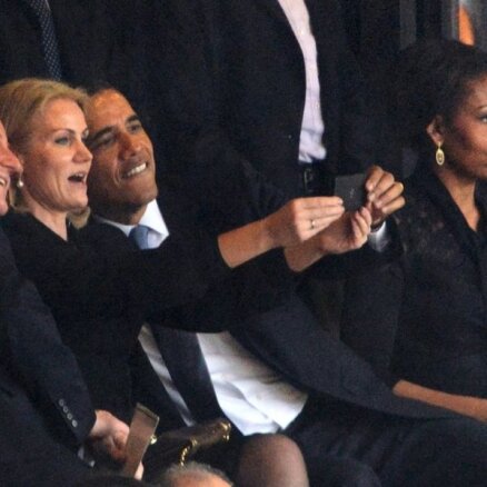 Baraks Obama Mandelas piemiņas pasākumā taisa selfiju