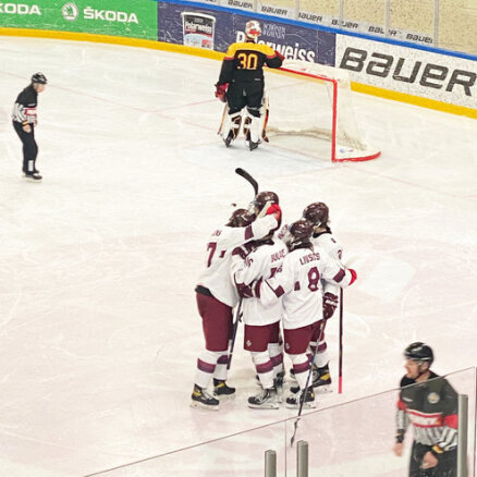 Latvijas U-18 hokejisti pirms pasaules čempionāta pieveic Vāciju