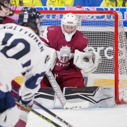 Latvijas U-18 hokejisti pasaules čempionāta spēlē piekāpjas Šveicei