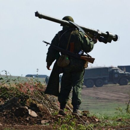 Ukrainas austrumos krituši divi karavīri