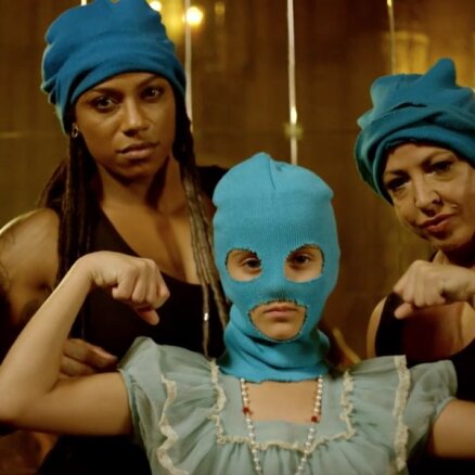 Noskaties! 'Pussy Riot' provocē feministiskā videoklipā