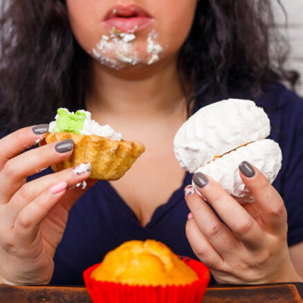 Kad ēdiens kontrolē dzīvi: būtiskākais par kompulsīvo pārēšanos