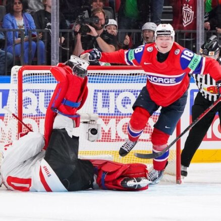 Norvēģijas hokejisti šokējoši pasaules čempionātā uzvar miegaino Kanādu