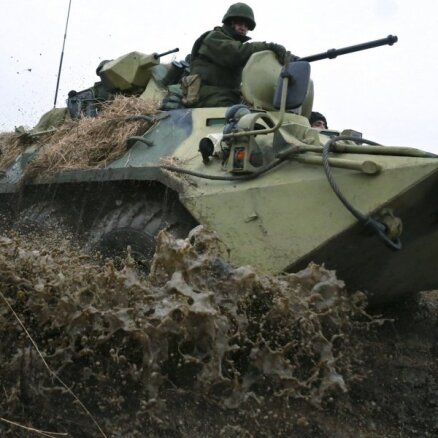 Krievija stiprina armiju Baltijas pierobežā, vēsta raidījums