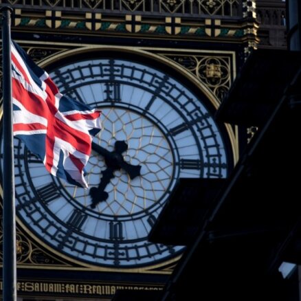 Lielbritānijas parlaments atbalsta 'Brexit' atlikšanu, bet noraida atkārtotu referendumu