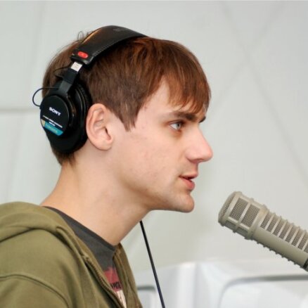Latvijas Radio 5 vadība izvērtē necenzētas leksikas lietojumu raidījumā 'Pieliec punktu'