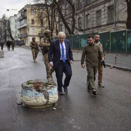 Lielbritānija sniegs militāro palīdzību Ukrainai vēl 1,5 miljardu eiro vērtībā