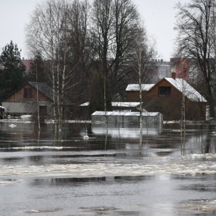 Угроза наводнений в Латвии сохранится до весны