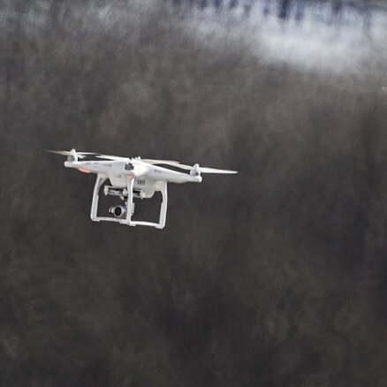 Svētdien Gaujas pludmalē lidināts drons – policija aicina atsaukties īpašnieku