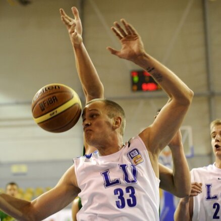 'Liepāja'/'Triobet' basketbolisti pārtrauc desmit zaudējumu sēriju; 'Valmierai' uzvara pagarinājumā