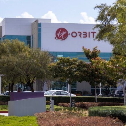 Brensona uzņēmums 'Virgin Orbit' atlaidīs 85% darbinieku
