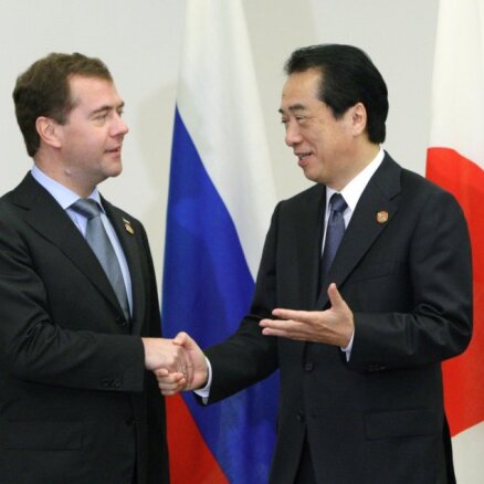 Медведев предложил японцам переехать в Сибирь