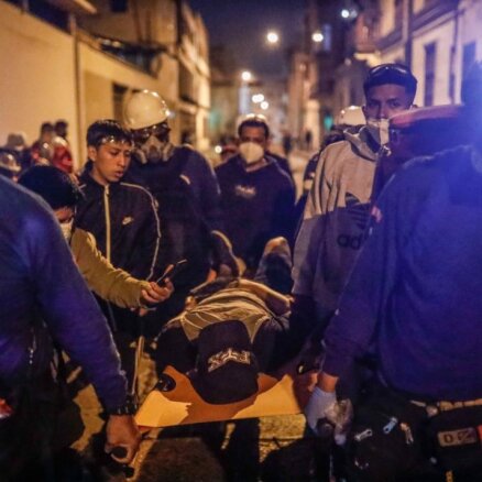 Foto: Protestos pret jauno Peru prezidenti gājuši bojā septiņi cilvēki