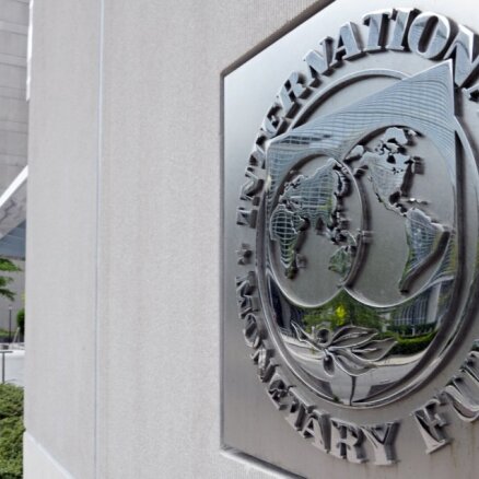 МВФ предоставит Украине "спасительные" $14-$18 млрд на жестких условиях