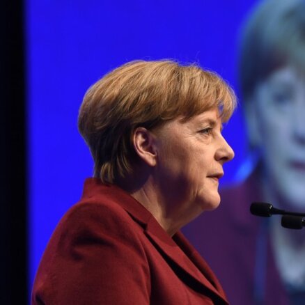 Десять лет Меркель на посту канцлера: молчать, наблюдать, откладывать решение